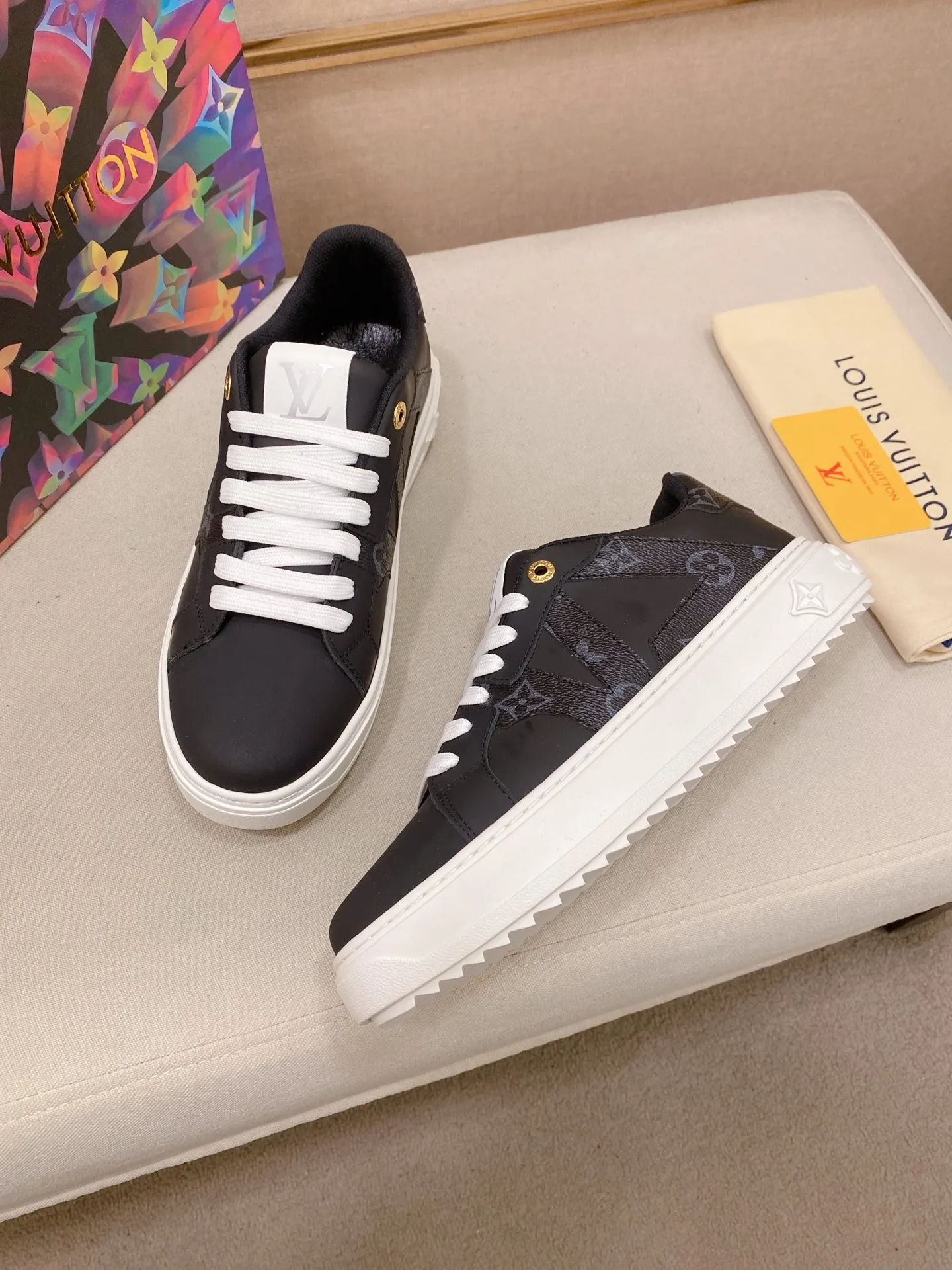 Men's shoes💰: 540💰(Niuli: full package) louis vuitton (Louis Vuitton/lv) top 🔍🔍 new models are on sale at the same time at the counter. The upper 🇮🇹 is imported from Italy, first-layer cowhide, and the lining is fully imported cowhide. 💪💪, completely 1⃣️ to 1 ⃣️Re-engraved🇮🇹💪💪, ⚠Sole: The original sole is specially provided by the original factory, the exclusive movable molded sole is super comfortable, ⚠The original factory follows the order, 🔍🔍high quality, you can enter and exit the counter at will, welcome to compare⚠. Code number:38-44